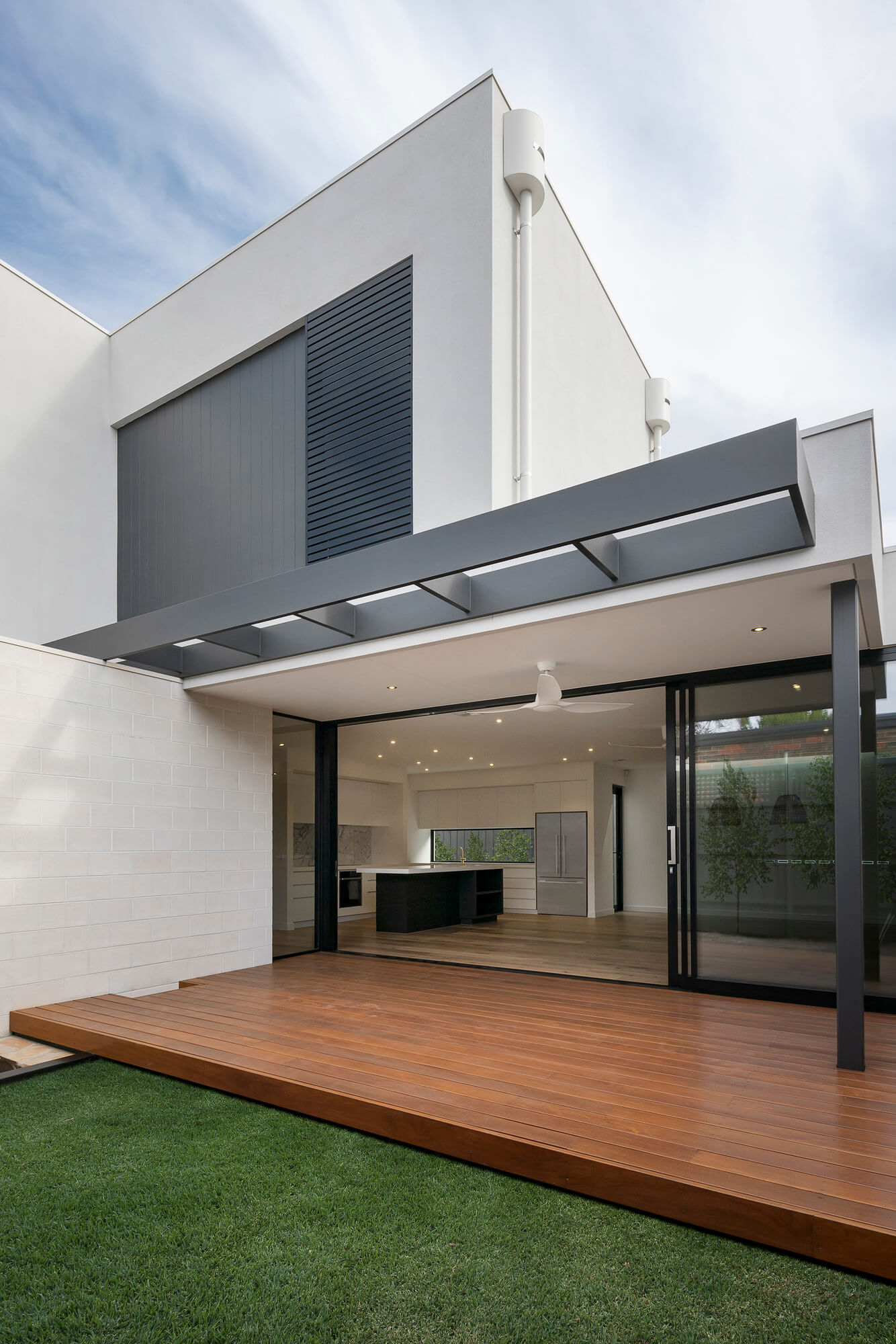 modern house exterior 2023 11 27 05 04 28 utc 1 1.jpg