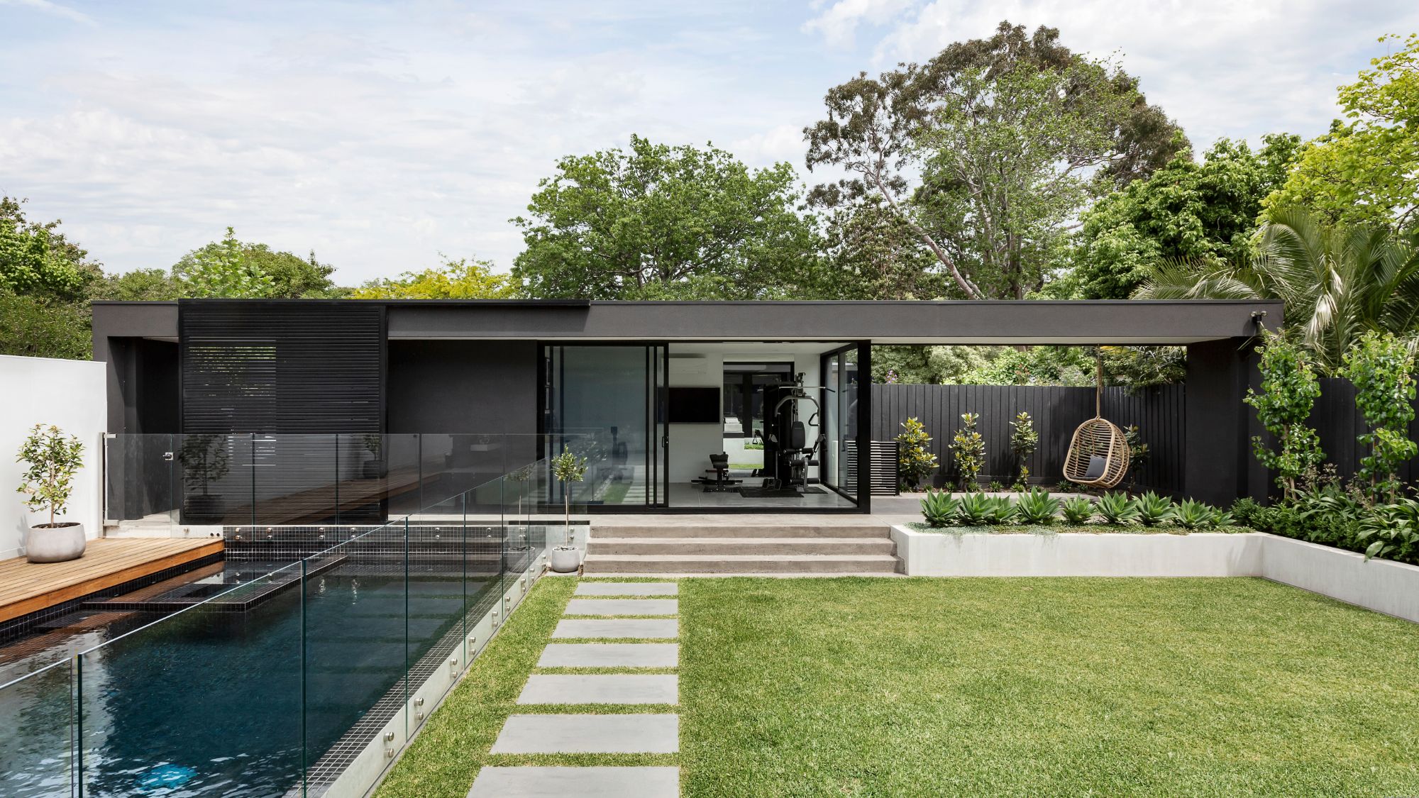 modern house exterior gf59auj.jpg